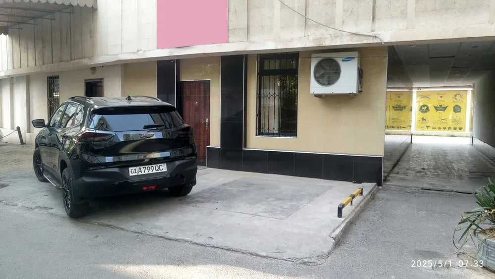 Сдаётся офис 95 м² на пл. Хамид Алимджан — бизнес-центр, 1-й этаж!