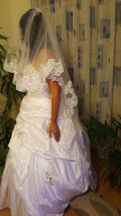 УНИКАЛНА Сватбена рокля