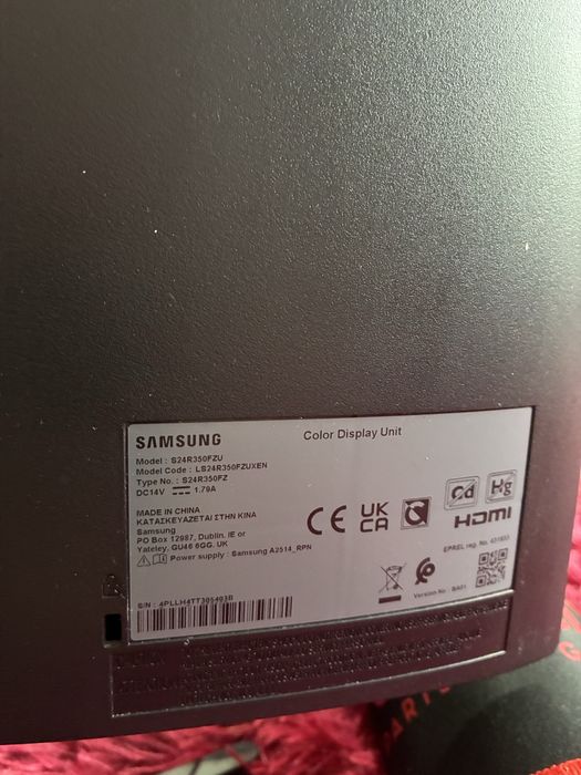 Monitor,tastatura,maus,casti,mausped