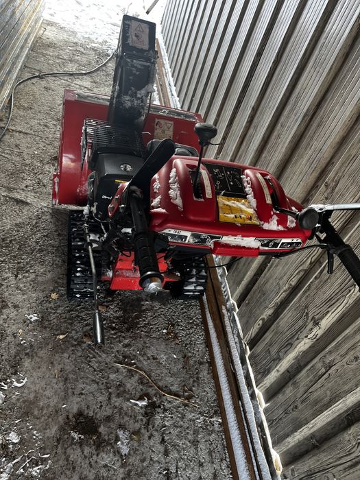 Продам очень мощный снегоуборщик