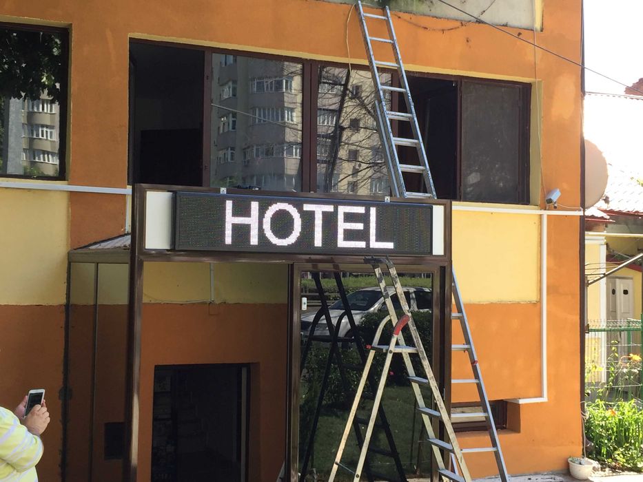 Reclame , panouri si afisaje led luminoase LogoPrint