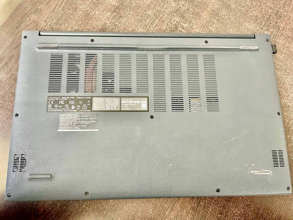 Laptop Asus Vivobook 17 X1704VA-i7/ 16 GB RAM -1 TB SSD