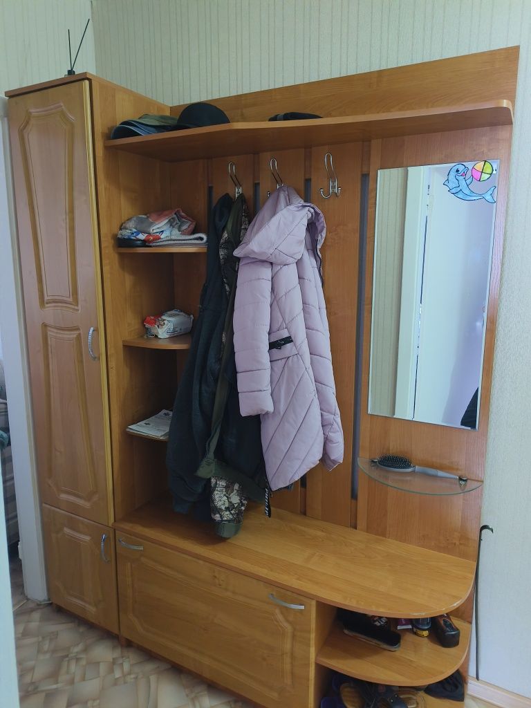 Продам прихожую ( шкаф)