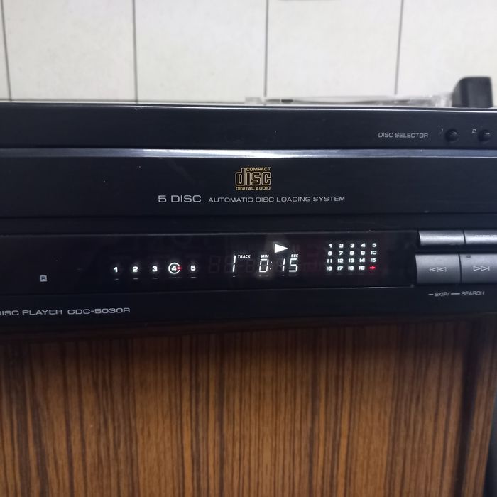 vind magazie 5 cd uri sherwood cu telecoma și amplificator