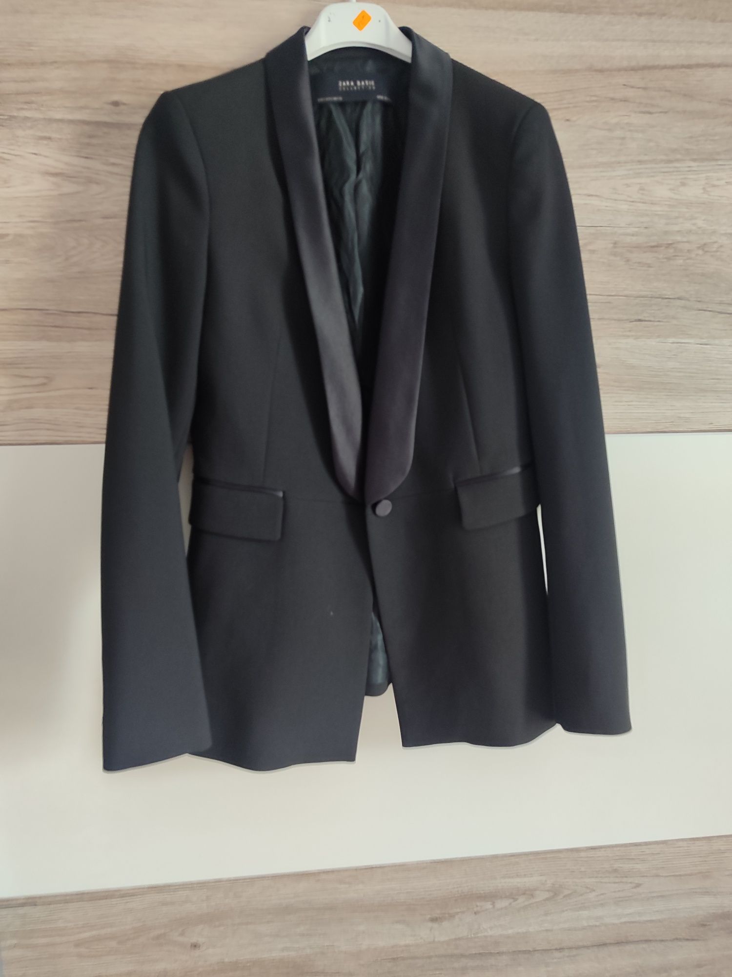 Дамски черно сако Zara