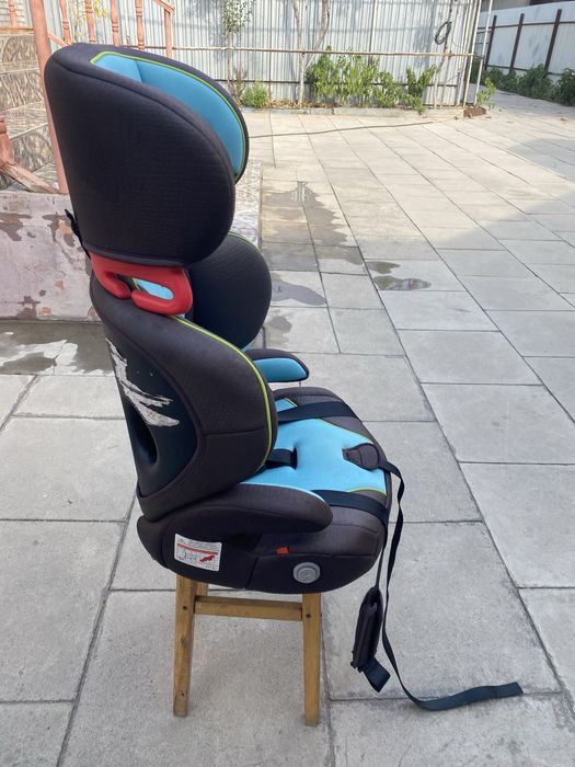 Детское кресло в машину