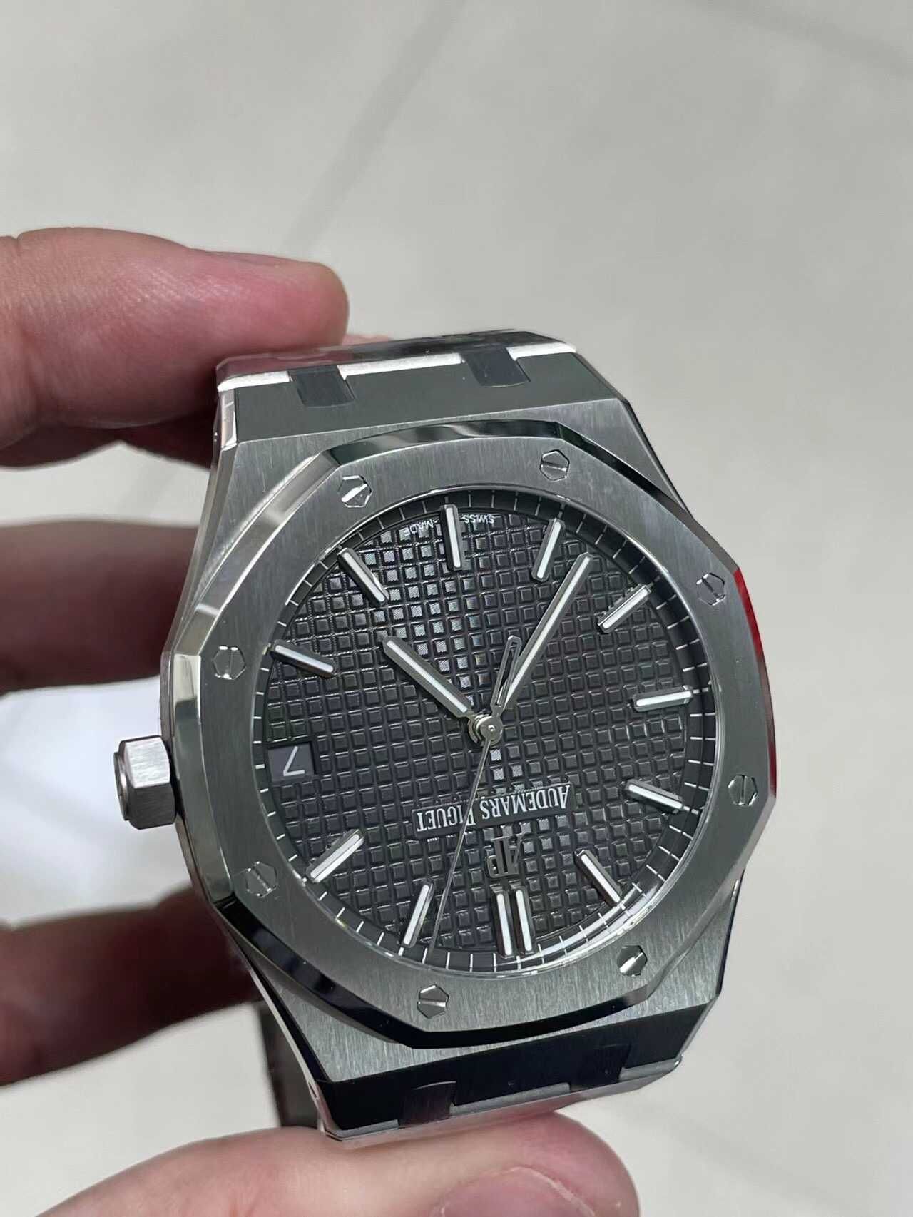 Audemars Piguet Royal Oak model nou / gry