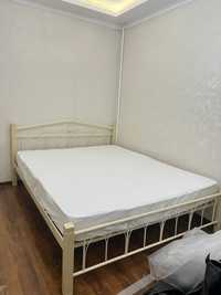 Продам кровать 160на200 с матрасом возможен ред или рассрочка