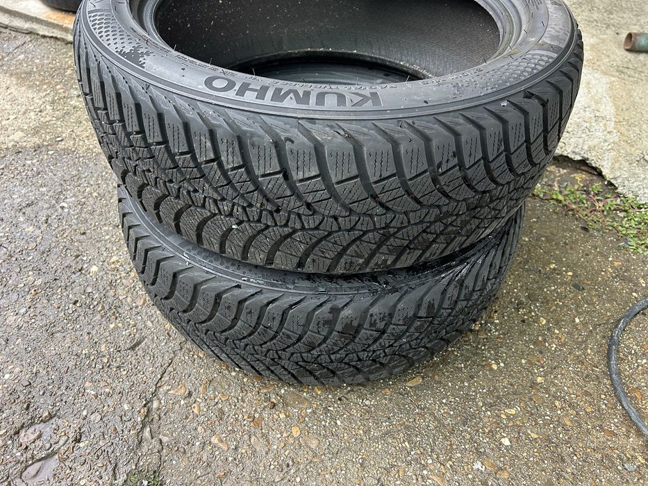 2 зимни гуми kumho 205 50 17