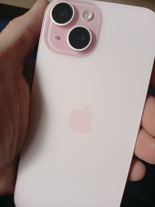 iPhone 15 pink ...