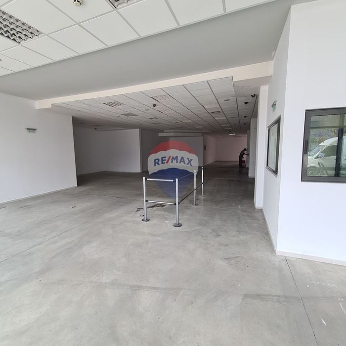 Дава се под наем Промишлена сграда в Варна, Западна промишлена зона - 867 кв.м за 6900 € - Снимка #1