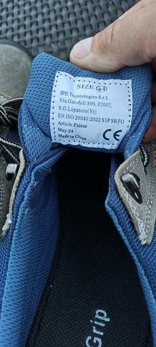 Vand pantofi/papuci de lucru 44