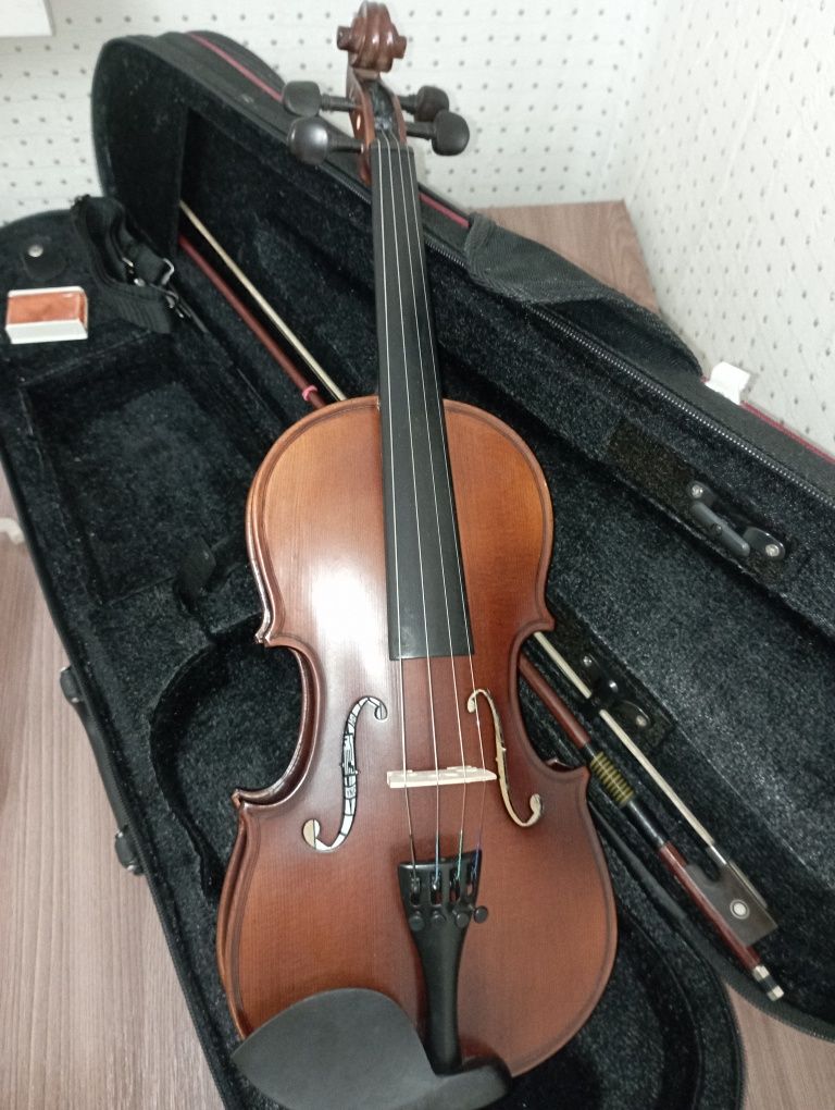 Скрипка 3/4 с чехлом и подставкой для подбородка