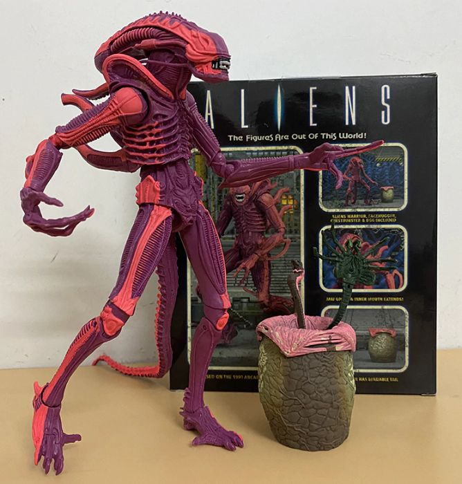 Figurina Alien Xenomorph pink Warrior 21 cm