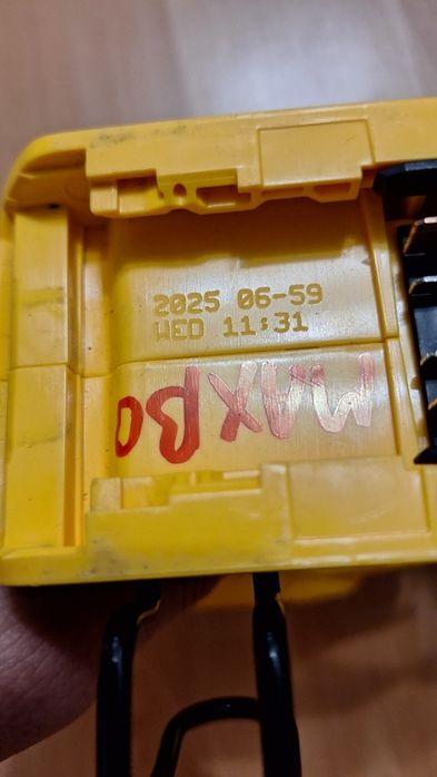 Vand Pistol cuie Dewalt DCN680