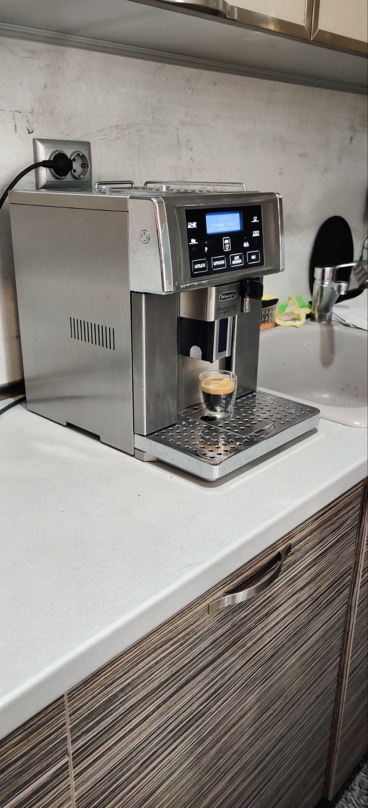 Кафе автомат Delonghi PrimaDonna avant