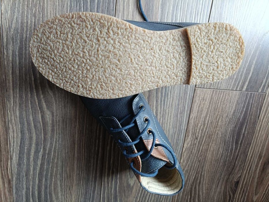 Vând pantofi noi marca Hush Puppies