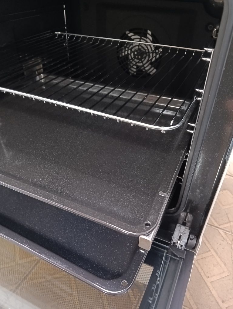 Свободно стояща печка с керамичен плот Voss Electrolux 2годиниГаранция