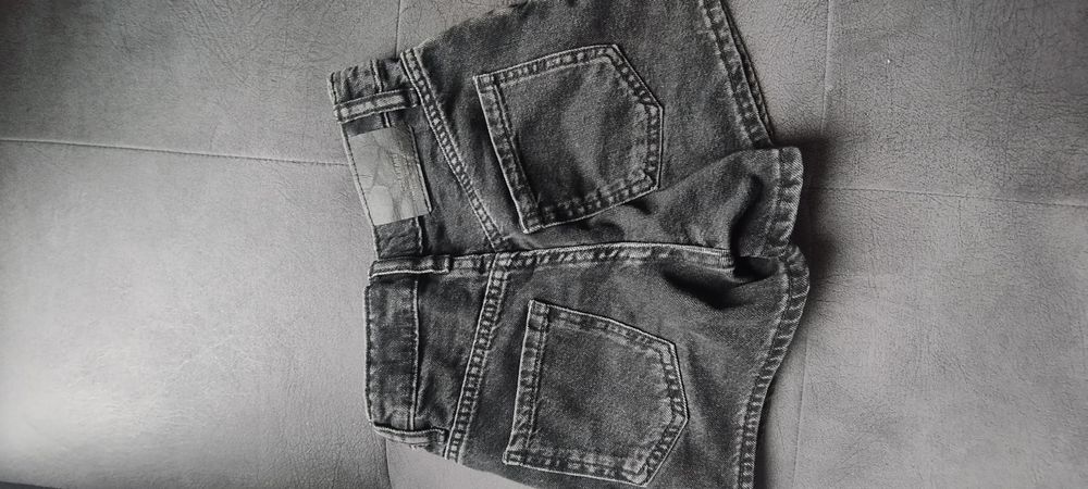 Зара дънки 128 размер цена 10лв.