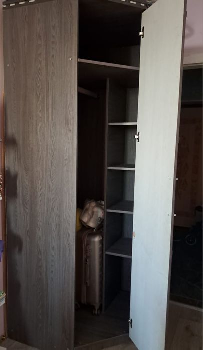 Угловой шкаф для спальни