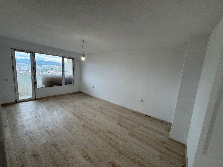 Продава се Двустаен апартамент в Разлог - 67 кв.м за 777 €/кв.м - Снимка #2