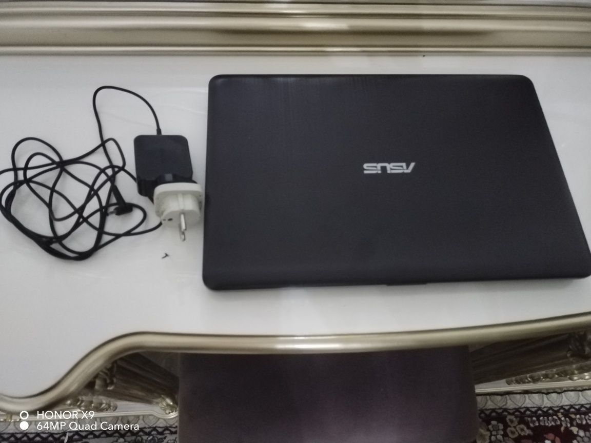 Notebook sotiladi