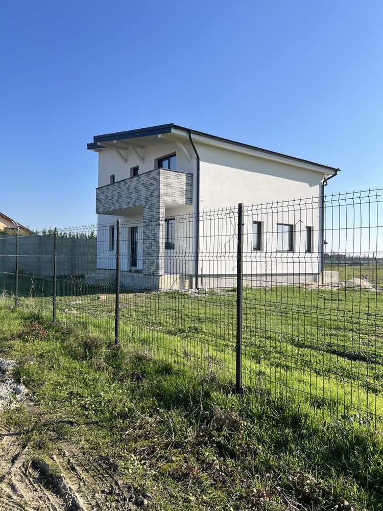 Casa semifinisata 120mp utili / teren 664mp ingradit / Decebal - Vetis