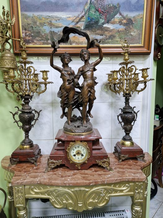 Огромен антикварен френски каминен часовник с 2 свещника