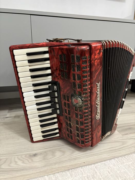 Acordeon Roayal Standard/ weltmeister Meteor 80 de basi