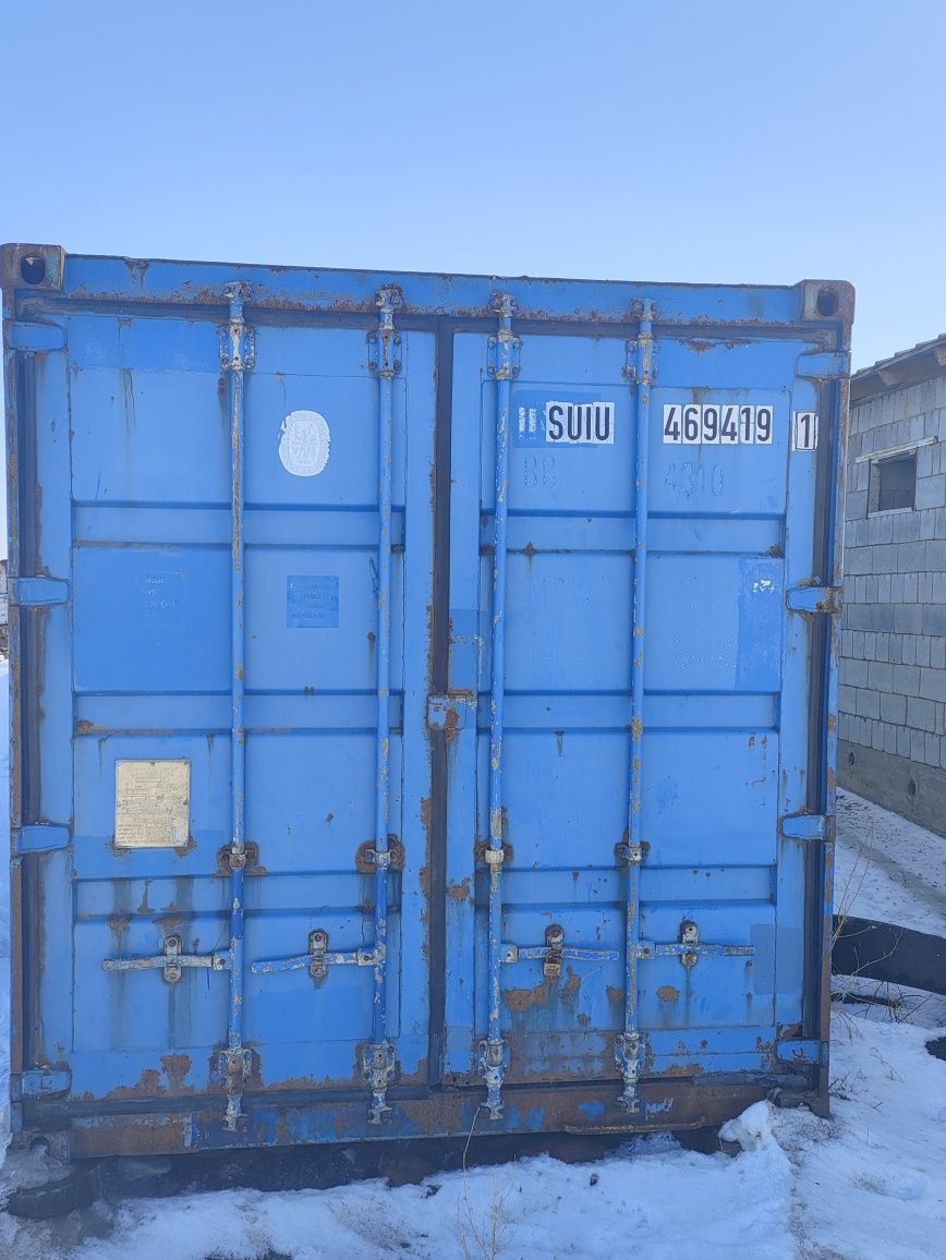 Продаются цистерны объёмом 3 т. и 300 л., Ларёк (будка) и контейнер.