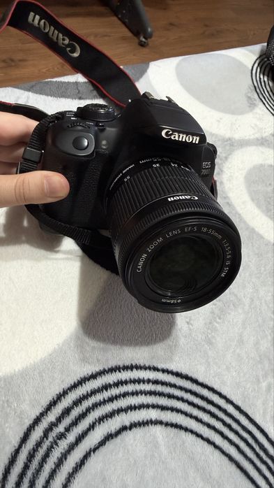Aparat foto DSLR Canon 700d