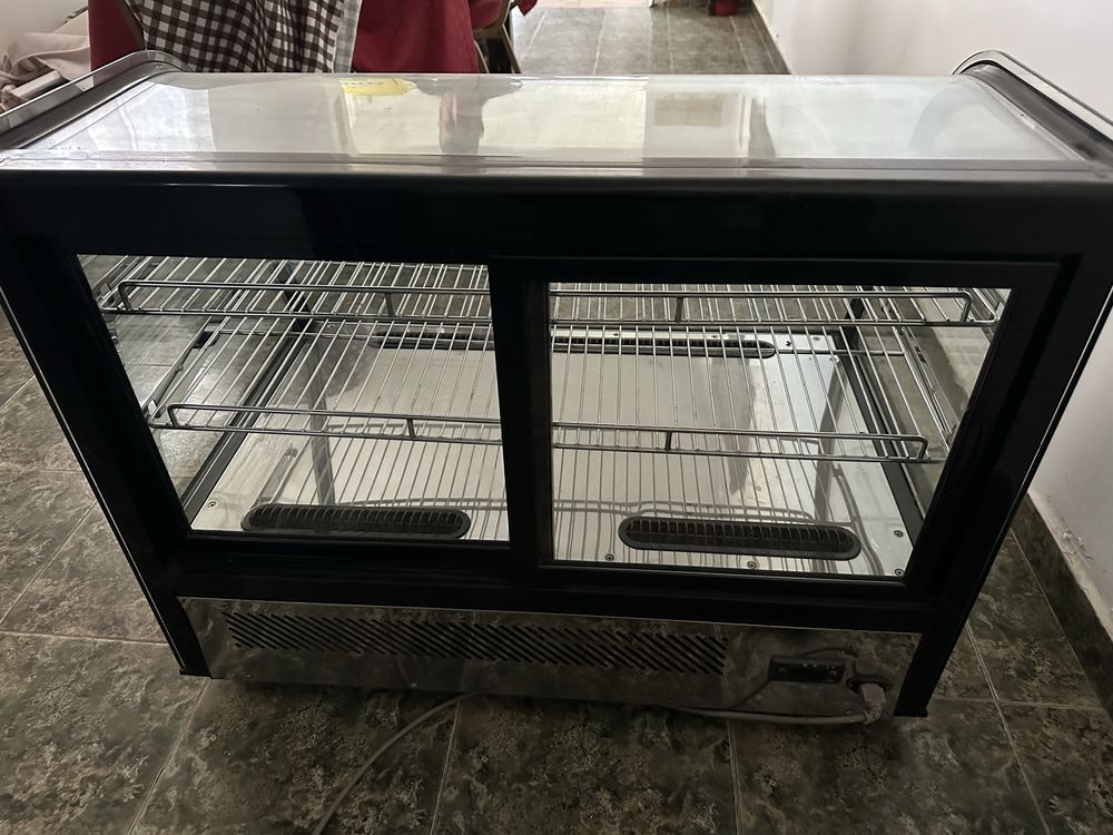 Vitrina calda si rece