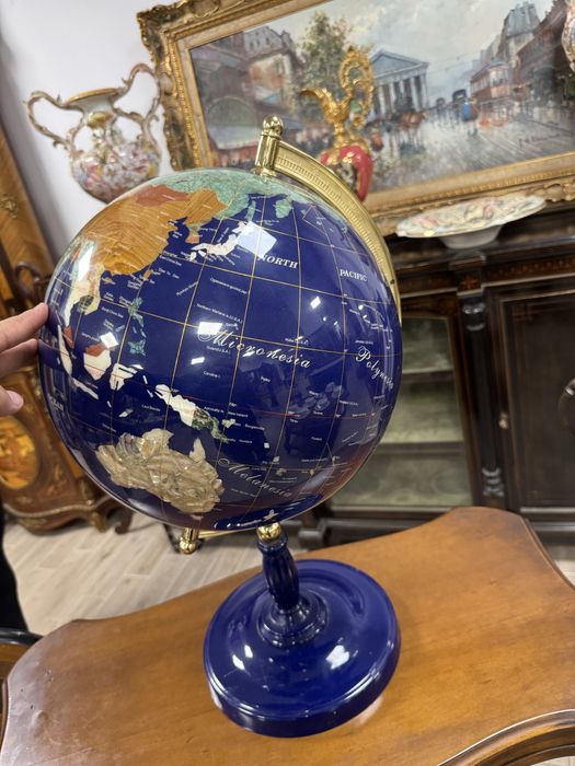 Glob pamantesc cu sidef si pietre semi-pretioase