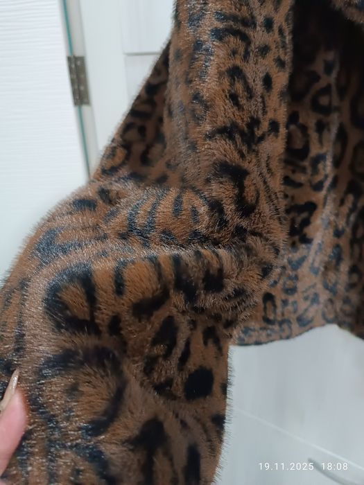 Палто тигрово  размер Л