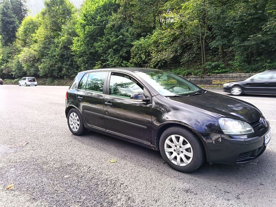 Vând Volkswagen Golf V 1.6 115 CP
