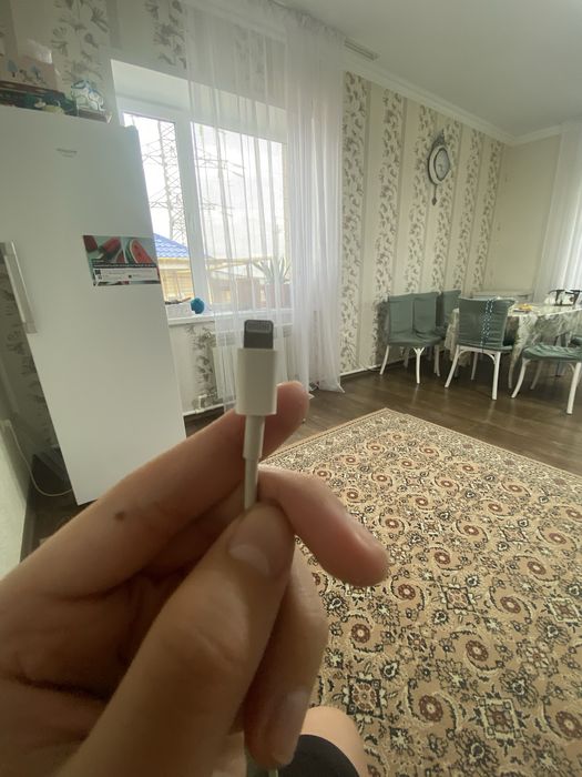 продаю зарядку для айфона оригинал