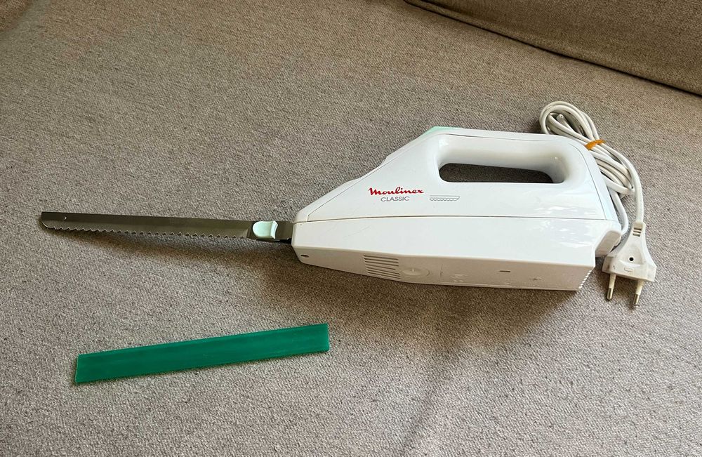 Cuțit electric Moulinex Classic tip 859, 220-240V 100W, aproape nou
