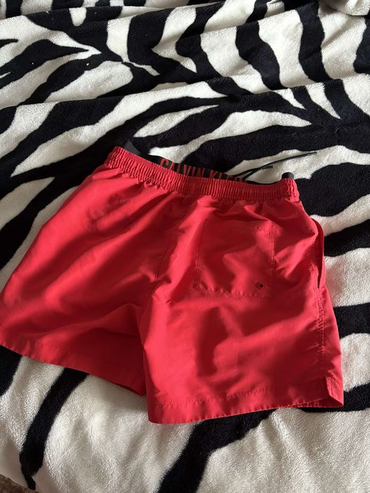Vând pantaloni de baie Calvin Klein