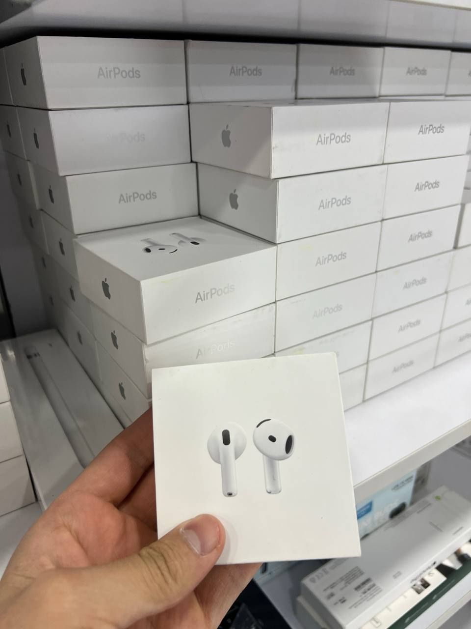 Оригинал на рассрочку Apple Airpods 4 ANC, есть доставка
