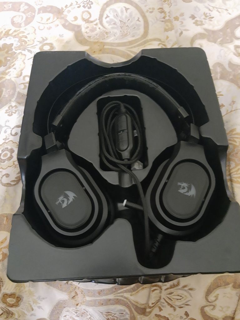 Căști Redragon Epius in stare perfecta de funcționare!
