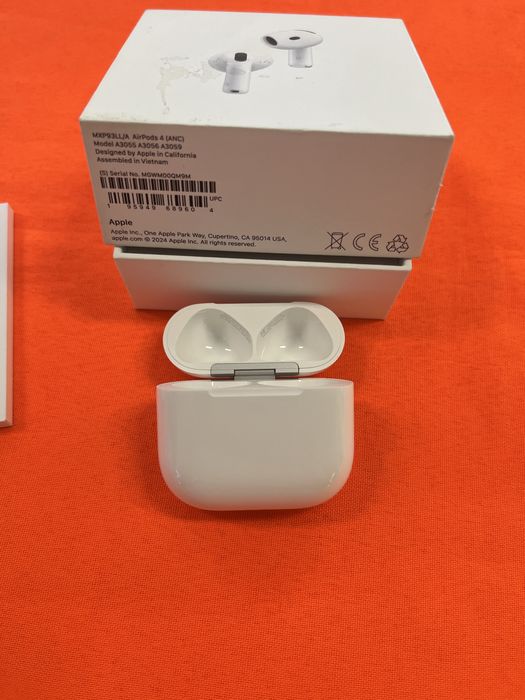 Кейс Airpods 4 оригинал