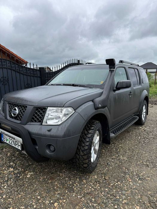 Nissan Pathfinder-Autoutilitara 2.5diesel