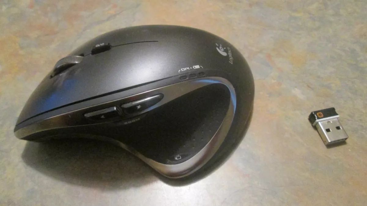 Мишка Logitech Performance MX, безжична