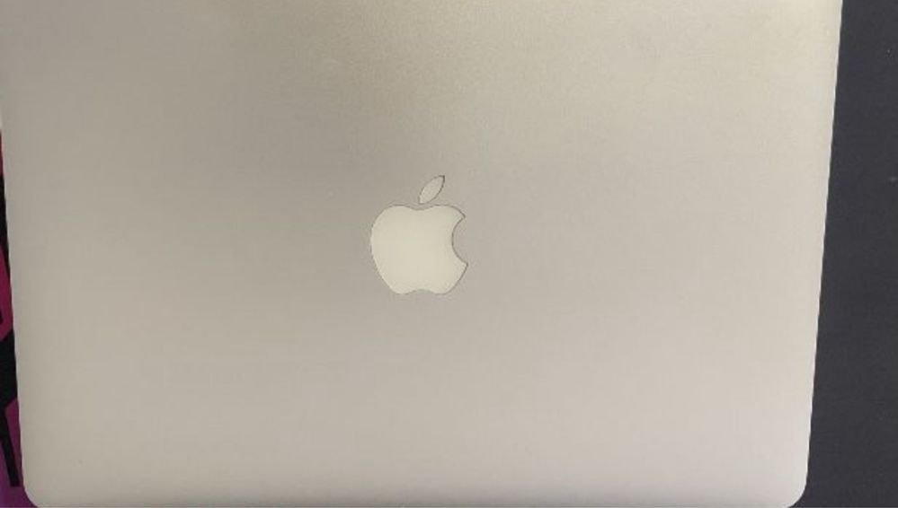 Продаю macbook макбук про