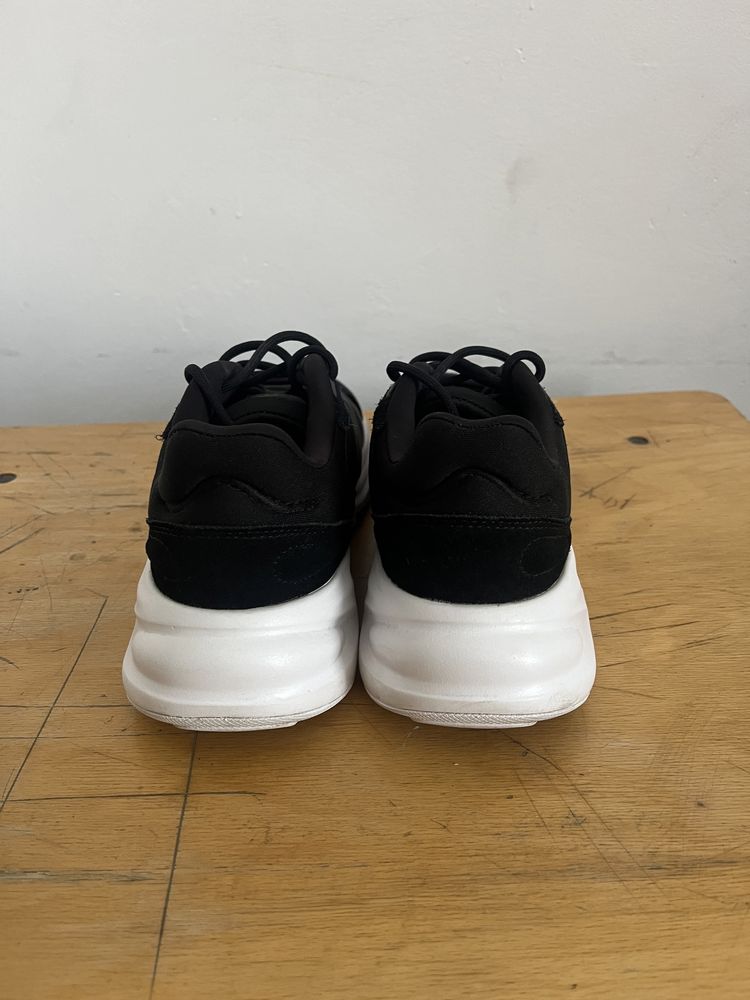 Adidas Ozelle negru/alb marimea 42