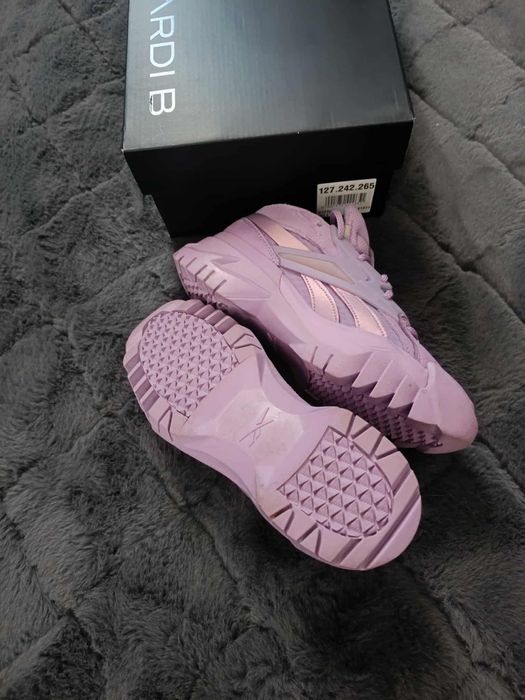Reebok x Cardi B Club C V2 дамски маратонки 
Reebok x Cardi B Club C V