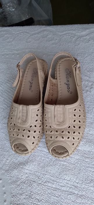 Sandale mărimea 37
