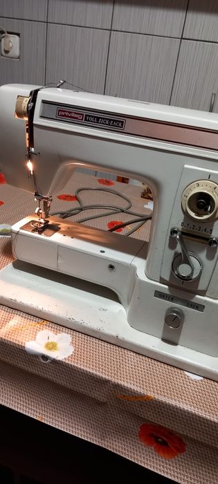 Mașină de cusut foarte ok