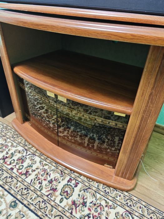 Продам тумбу под ТВ