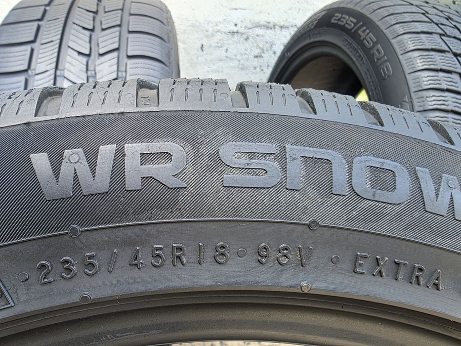 Vând patru anvelope de iarna 235 45 18  nexen/  nokian